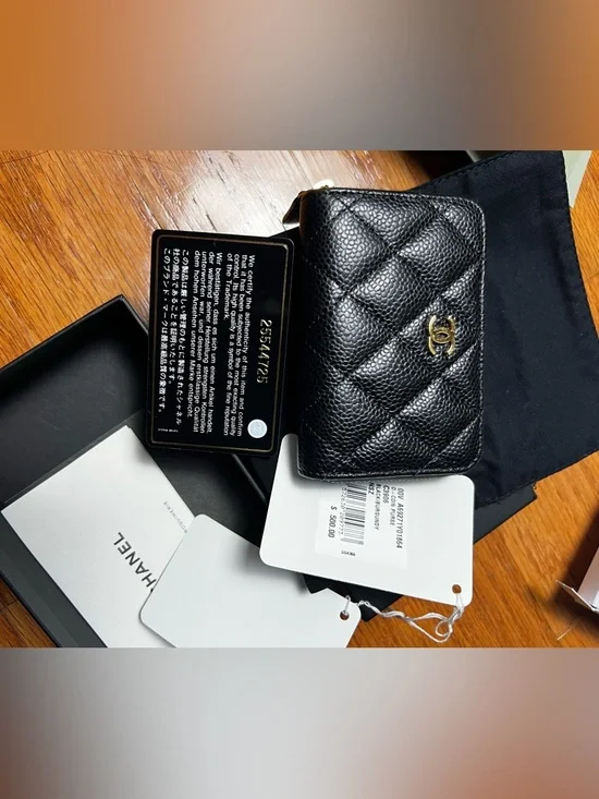 CHANEL Black Quilted Caviar Leather Card Case with Gold Logo - Picture 2 of 11